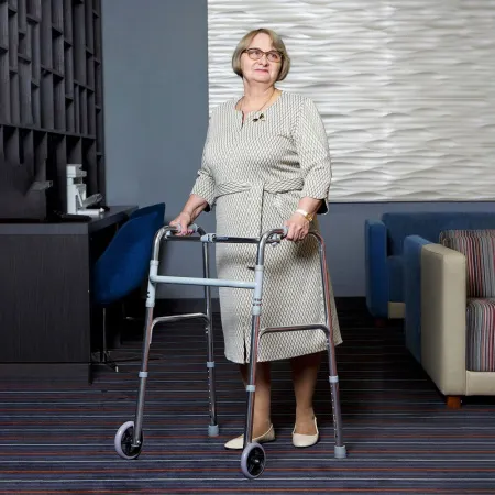 8. Ходунки - роллаторы XR 204 Ortonica на 2-х колесах складные