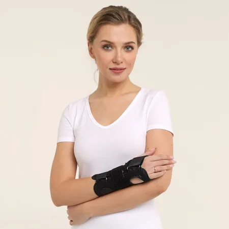 5. Бандаж для лучезапястного сустава F-204У