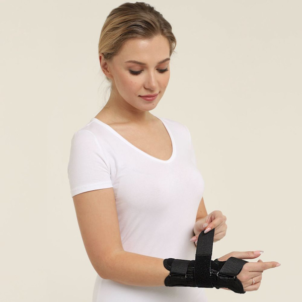 3. Бандаж для лучезапястного сустава F-204У