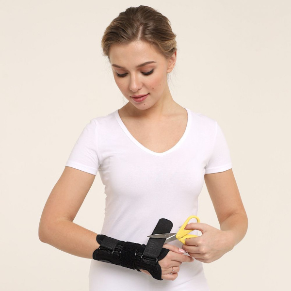 4. Бандаж для лучезапястного сустава F-204У